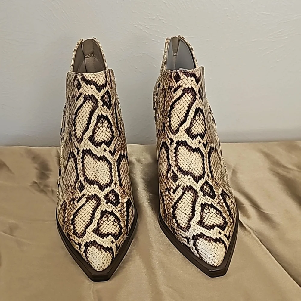 NEW Vince Camuto snake print leather ankle booties high  heel back zipper - Picture 2 of 12